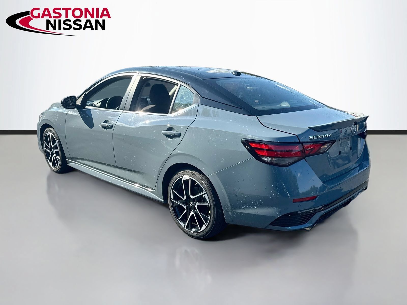 Used 2025 Nissan Sentra SR FWD image 6