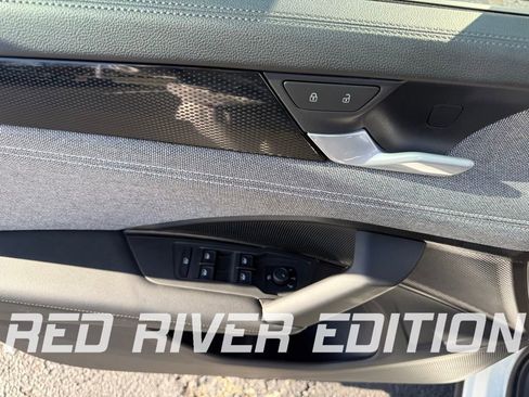 Used 2025 Volkswagen Tiguan S image 20