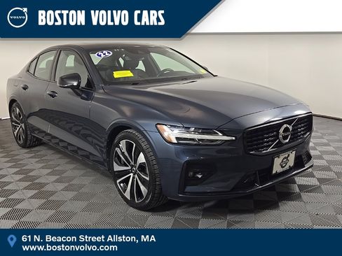 Certified 2022 Volvo S60 B5 Momentum w/ Premium Package image 1