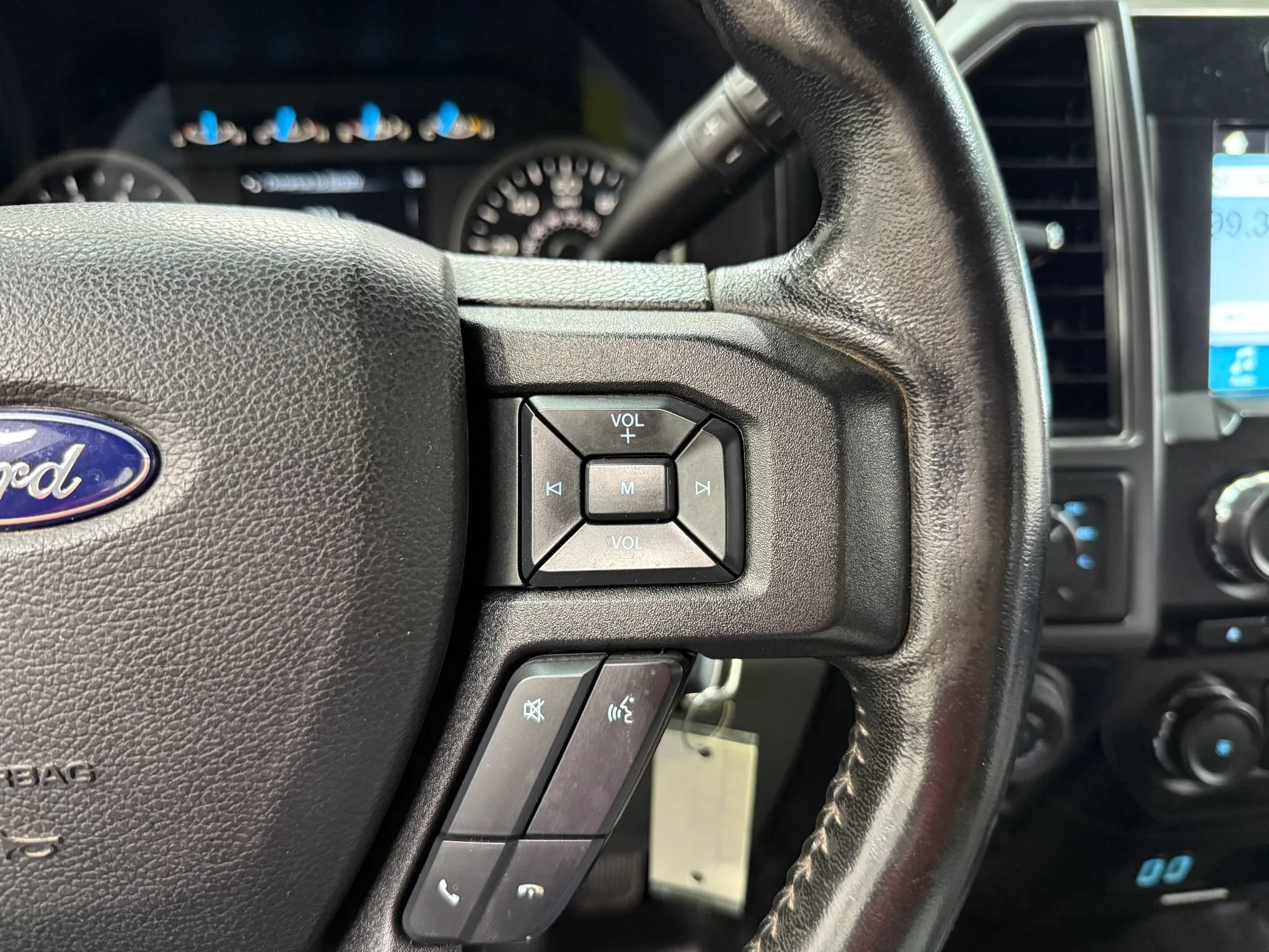 Used 2017 Ford F150 XLT w/ Equipment Group 302A Luxury AWD/4WD image 30