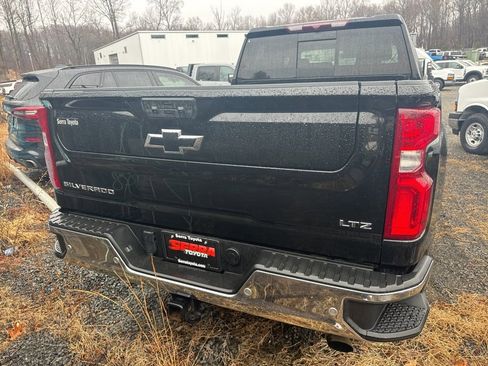 Used 2024 Chevrolet Silverado 2500 LTZ w/ LTZ Plus Package image 6
