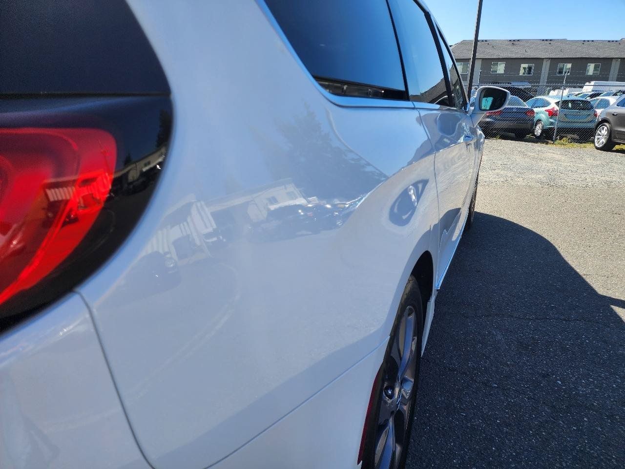 Used 2018 Chrysler Pacifica Limited w/ Advanced Safetytec Group FWD image 38