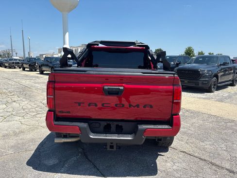 Used 2025 Toyota Tacoma TRD Off-Road AWD/4WD image 7