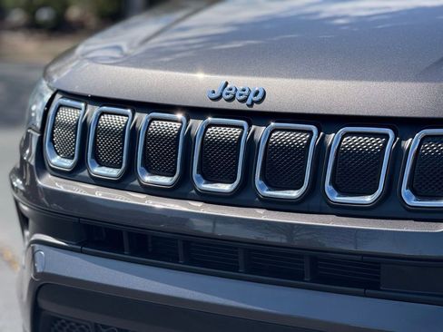 Used 2022 Jeep Compass Latitude image 11