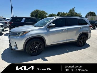 Used 2019 Toyota Highlander SE