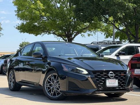 Used 2023 Nissan Altima 2.0 SR FWD image 2