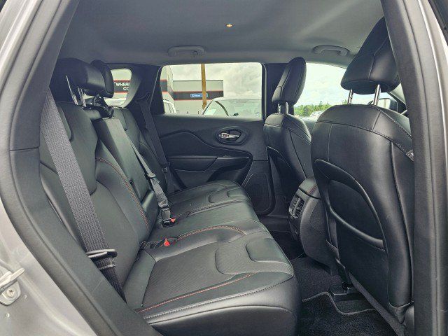 Used 2022 Jeep Cherokee Trailhawk w/ Premium Leather Package AWD/4WD image 12