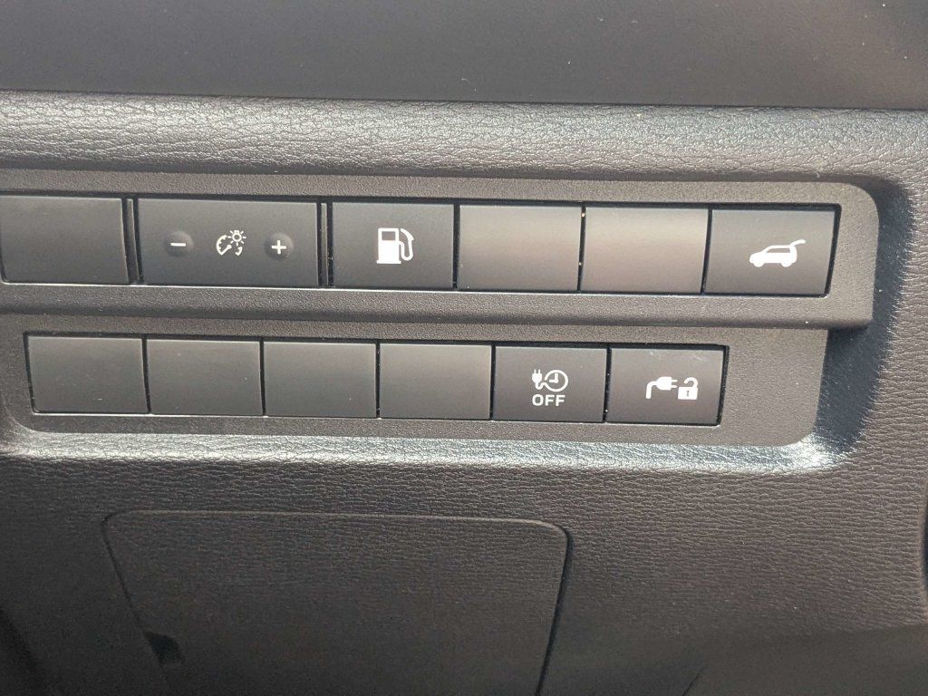 Used 2023 Mitsubishi Outlander 4WD Plug-In Hybrid image 32