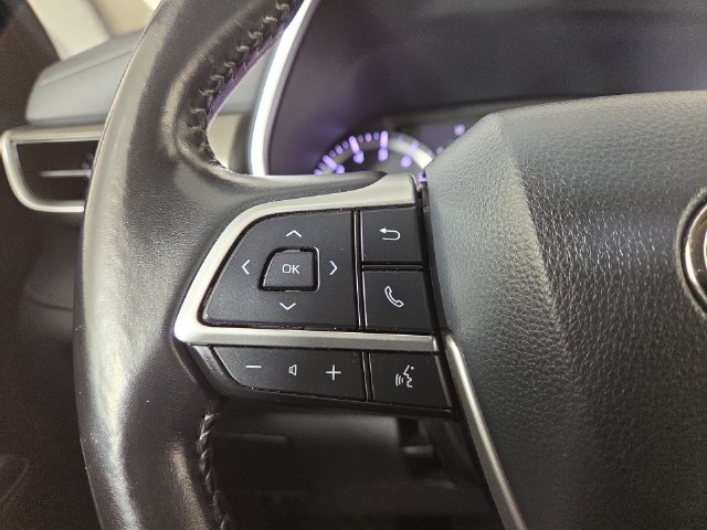 Used 2022 Toyota Highlander XLE AWD/4WD image 23