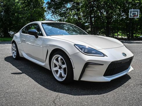 Used 2024 Toyota GR86 Premium RWD image 6