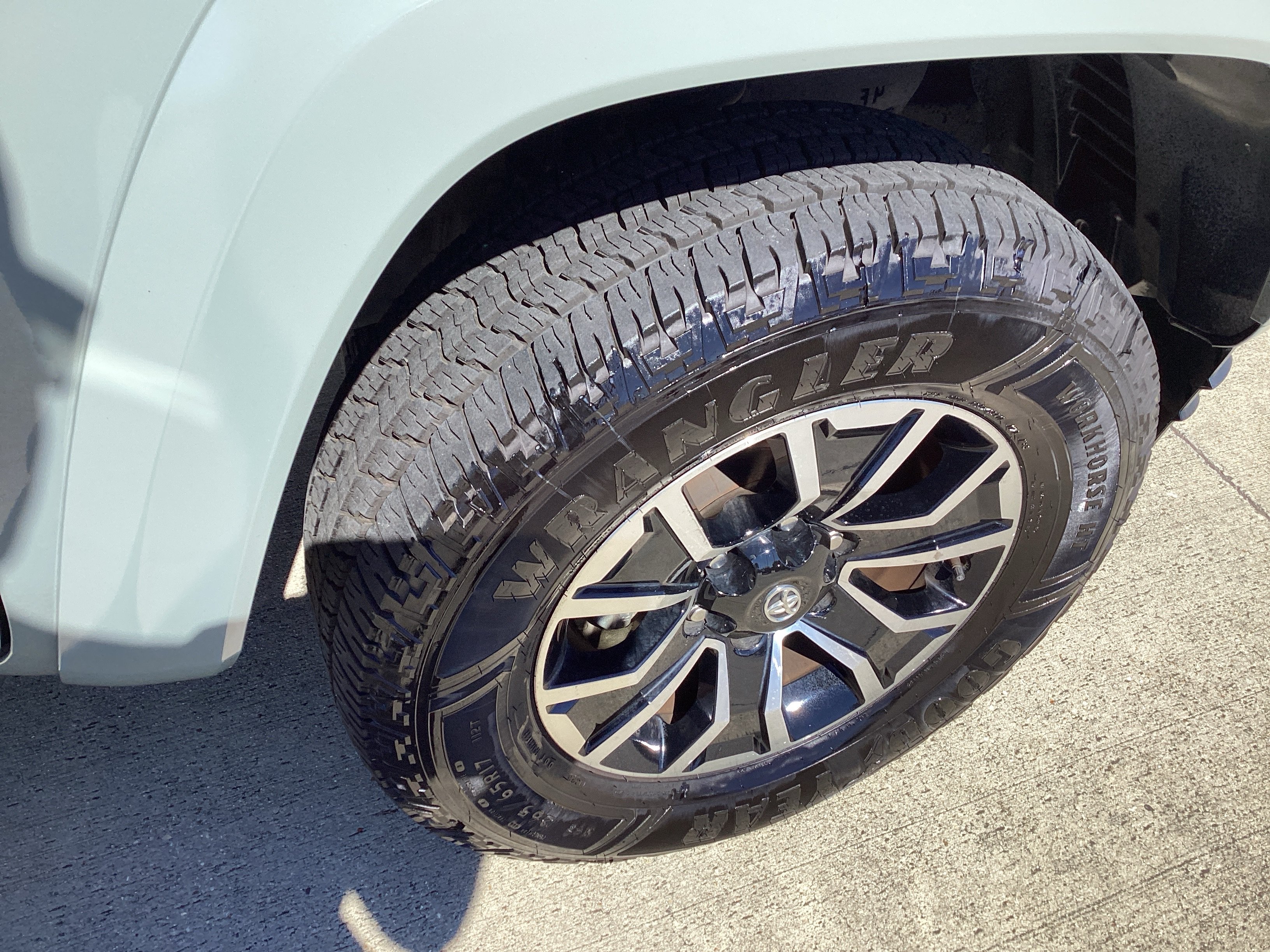 Used 2023 Toyota Tacoma TRD Sport w/ Technology Package RWD image 9