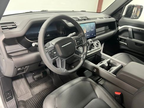 Used 2025 Land Rover Defender 110 S image 21