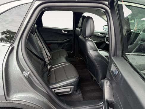 Used 2025 Ford Escape SE w/ Class II Trailer Tow Package image 18