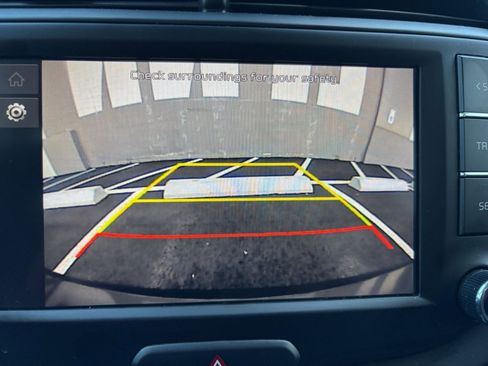 Used 2025 Kia Soul LX w/ LX Technology Package FWD image 21