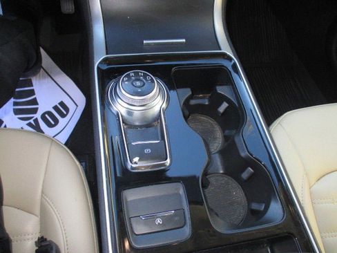 Used 2020 Ford Edge SEL w/ Convenience Package image 16