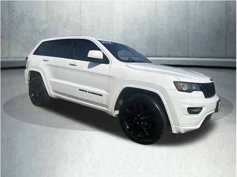 Used 2018 Jeep Grand Cherokee Altitude AWD/4WD image 8