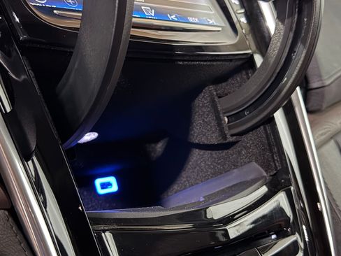 Used 2018 Cadillac Escalade ESV Premium Luxury AWD/4WD image 36