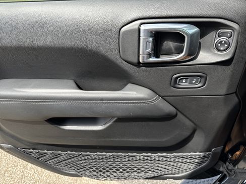 Used 2023 Jeep Wrangler Sahara w/ Cold Weather Group image 8