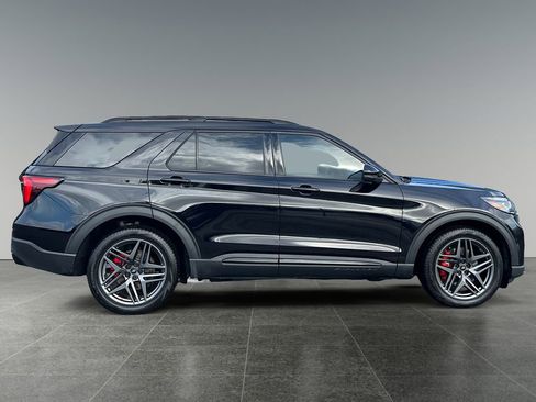 Used 2025 Ford Explorer ST image 8