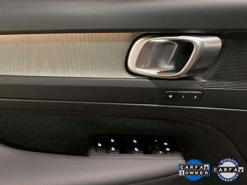 Used 2025 Volvo XC40 B5 Plus image 32