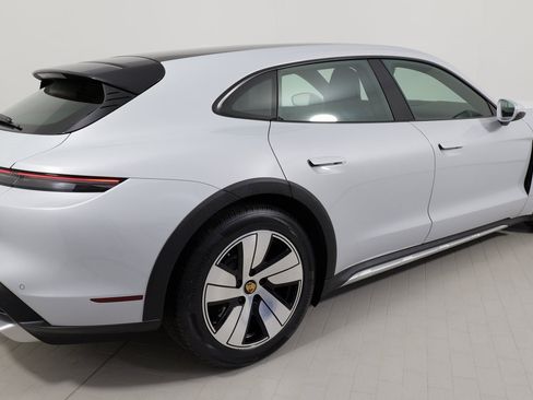 Used 2023 Porsche Taycan 4 Cross Turismo image 11