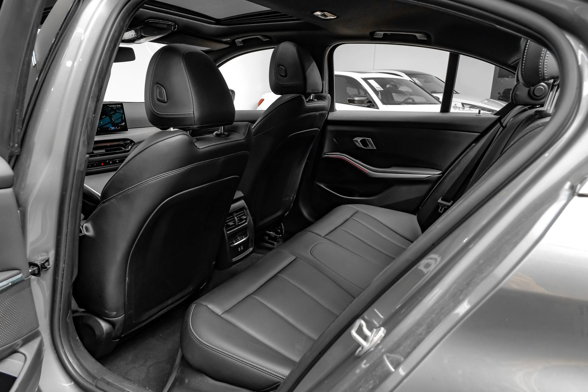 Used 2025 BMW 330i Sedan RWD image 39