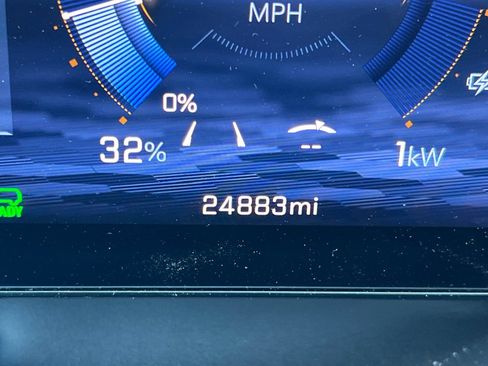 Used 2024 Chevrolet Equinox EV LT FWD image 3