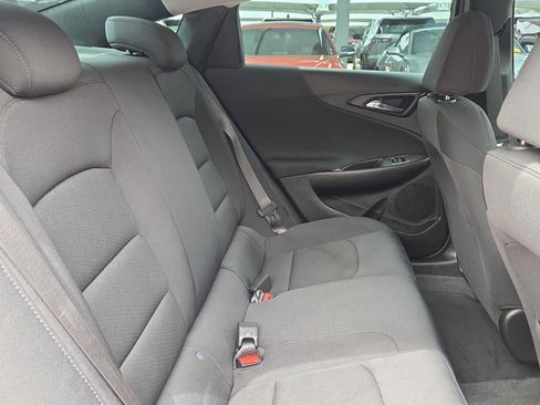 Used 2025 Chevrolet Malibu RS FWD image 17