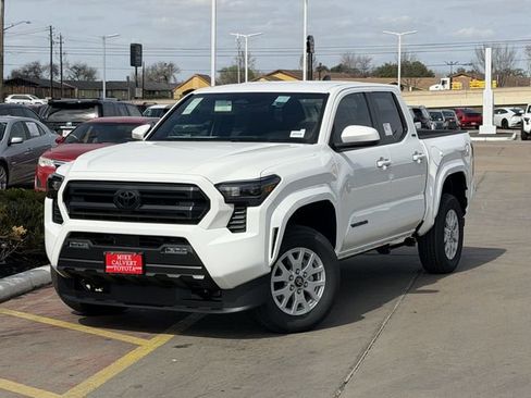 Used 2026 Toyota Tacoma SR5 image 2