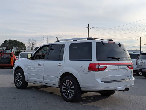 Used 2015 Lincoln Navigator 2WD 4dr Select image 3