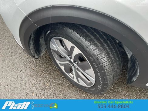 Used 2020 Kia Niro EX Premium image 18