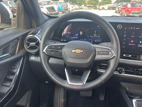 Used 2026 Chevrolet Equinox LT FWD image 8