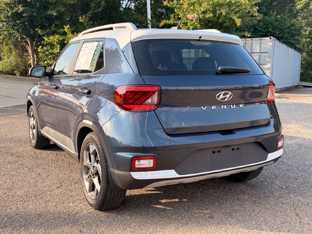 Used 2023 Hyundai Venue Limited FWD image 3