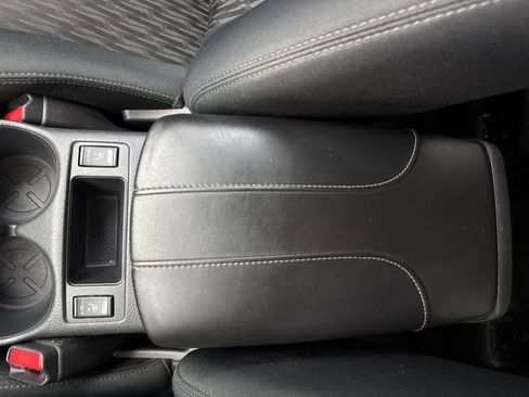 Used 2019 Nissan Rogue S w/ Special Edition Package FWD image 30