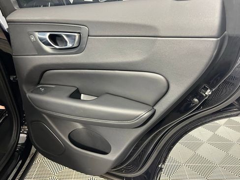 Used 2025 Volvo XC60 B5 Plus image 29