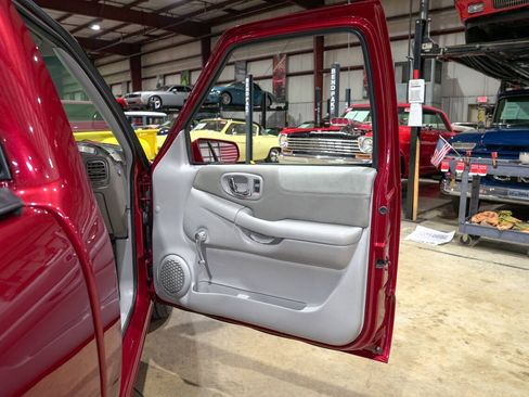 Used 2003 Chevrolet S10 Pickup LS w/ LS Preferred Equipment Group RWD image 29