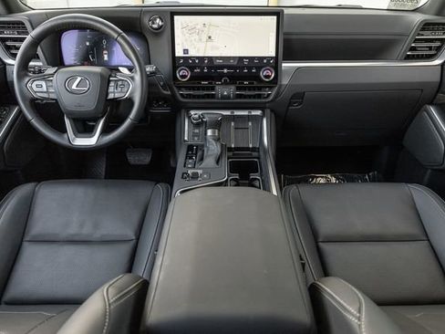 Used 2025 Lexus GX 550 w/ Accessory Package (2T) AWD/4WD image 6