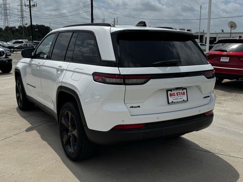 Used 2023 Jeep Grand Cherokee Limited w/ Luxury Tech Group II AWD/4WD image 8