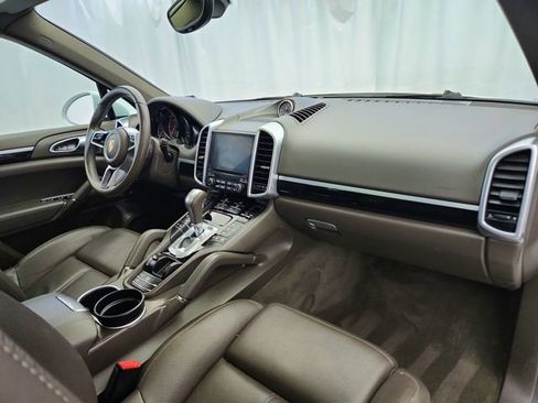 Used 2018 Porsche Cayenne Platinum Edition AWD/4WD image 25