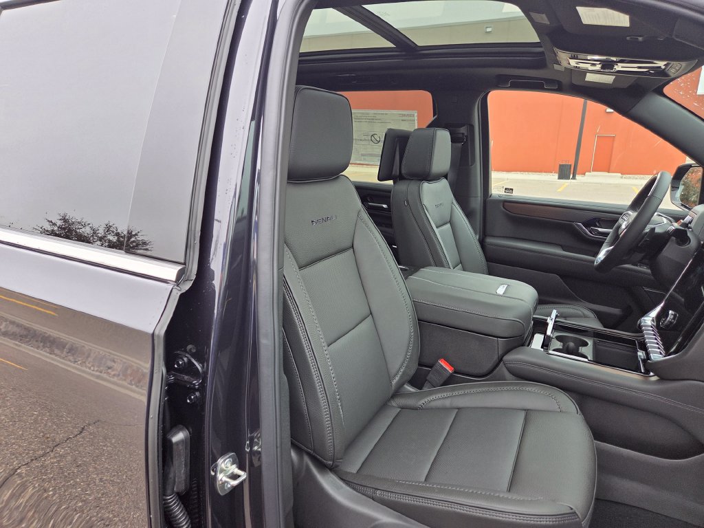 New 2026 GMC Yukon Denali w/ Denali Reserve Package AWD/4WD image 30