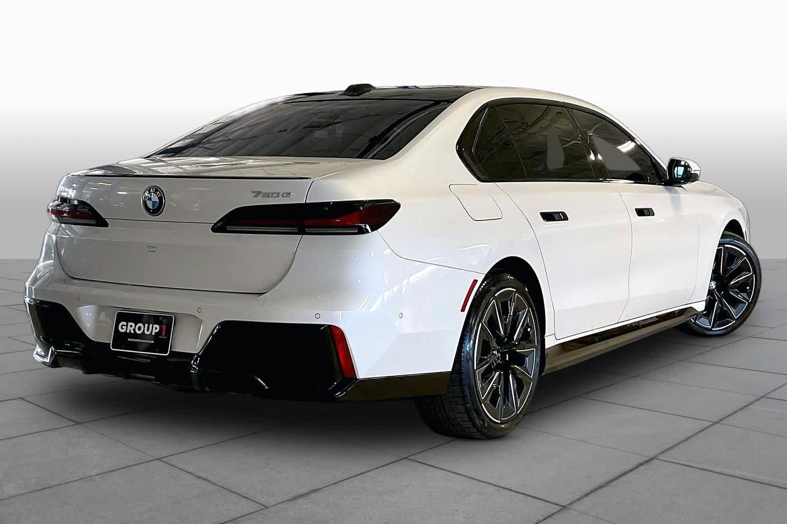 Used 2024 BMW 750e xDrive w/ Executive Package AWD/4WD image 12