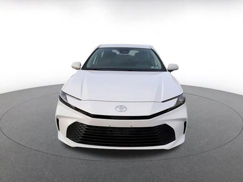 Used 2025 Toyota Camry LE FWD image 5