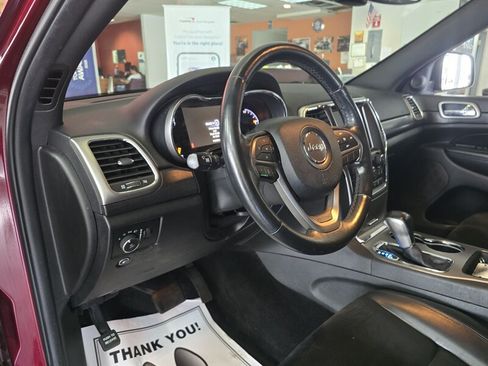 Used 2018 Jeep Grand Cherokee Altitude AWD/4WD image 8