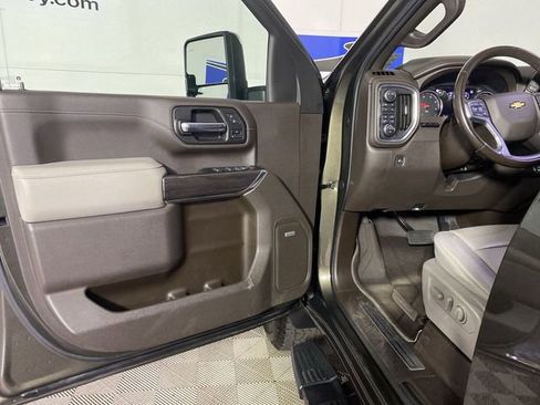 Used 2022 Chevrolet Silverado 2500 LTZ w/ LTZ Premium Package image 28