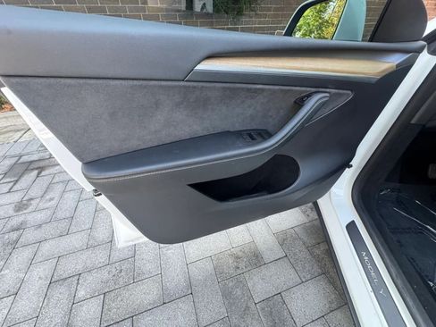 Used 2023 Tesla Model Y AWD image 28