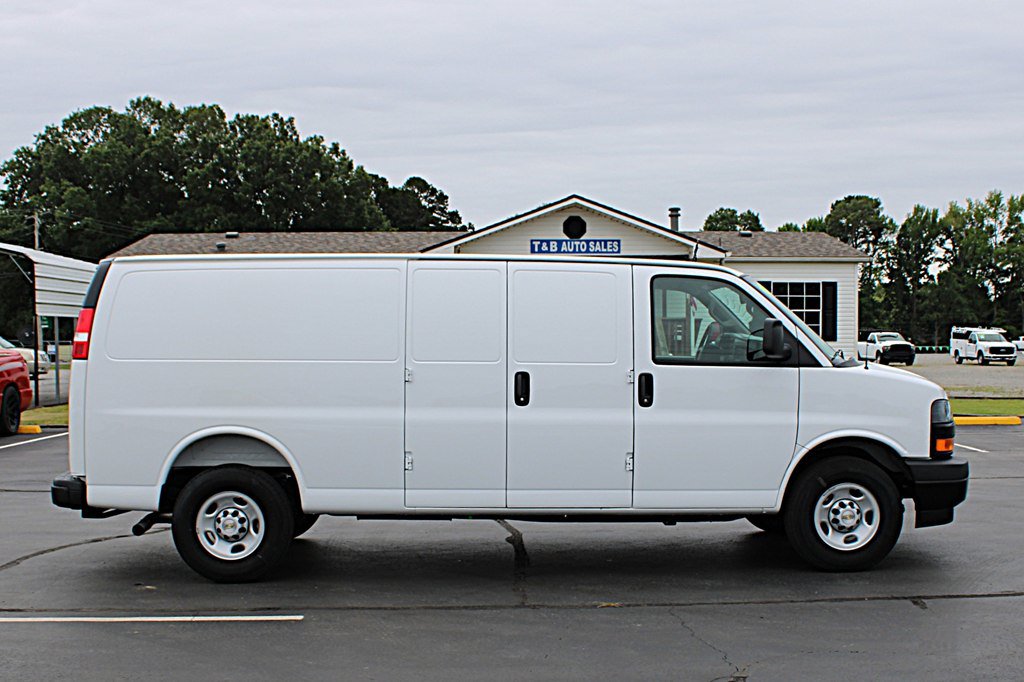 Used 2025 Chevrolet Express 3500 Extended w/ Driver Convenience Package RWD image 7