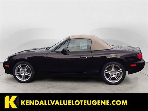 Used 2004 MAZDA MX-5 Miata LS image 2