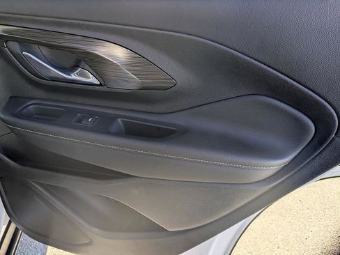 Used 2024 GMC Terrain SLE image 28