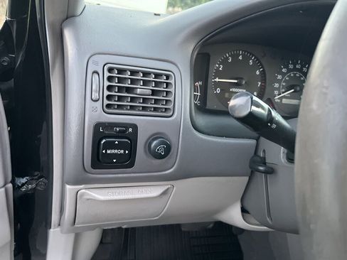 Used 2001 Toyota Corolla LE image 43