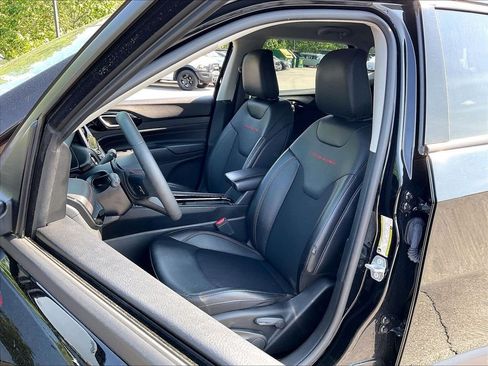 Used 2022 Jeep Compass Trailhawk AWD/4WD image 9